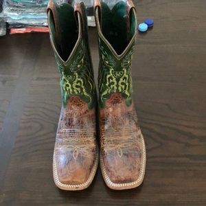 Men’s cowboy boots.